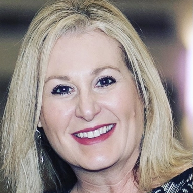 Headshot of Laura Grundwald